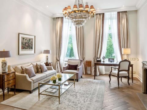 Fairmont Hotel Vier Jahreszeiten Hotel in Hamburg