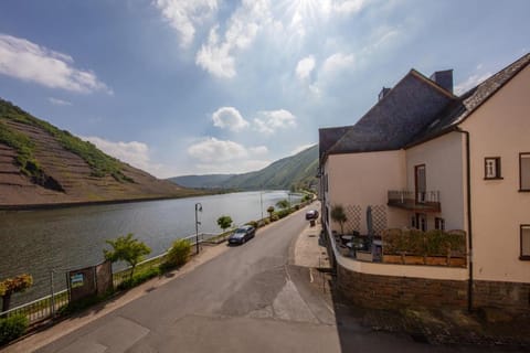 Hotel zum Moselstrand Hotel in Cochem-Zell