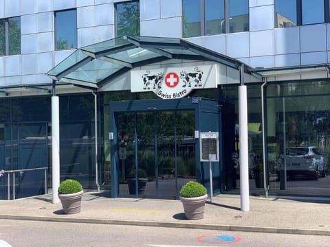 Novotel Suites Geneve Aeroport Hotel in Geneva