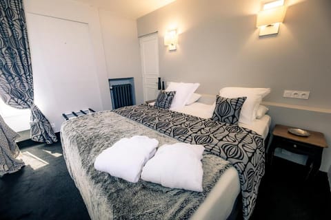 Hotel Le Lion D'Or et Restaurant La Table Du Lion Hotel in Bayeux