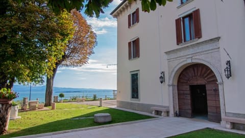 Castello Belvedere Apartments Apartment hotel in Desenzano del Garda