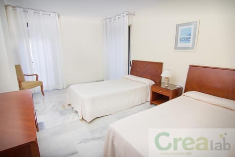 Park Plaza Suites Apartamentos Apartment hotel in Marbella