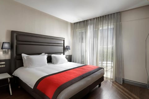 Holiday Suites Hotel in Athens