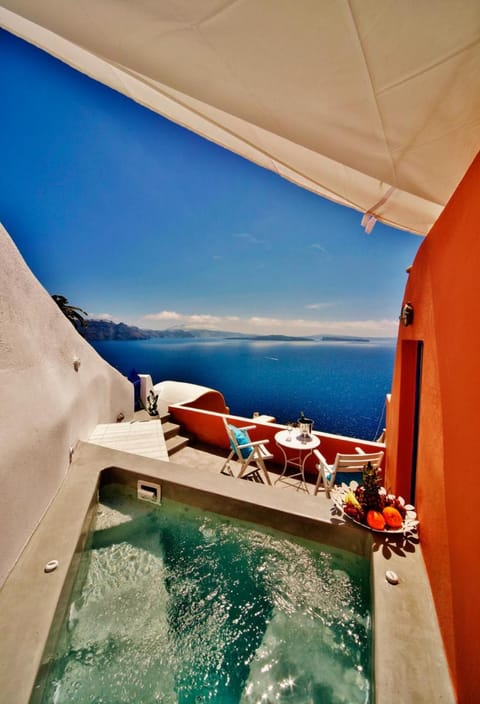 Chroma Suites Apartment in Oia