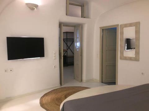 Chroma Suites Apartment in Oia