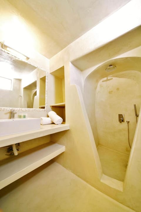 Chroma Suites Apartment in Oia