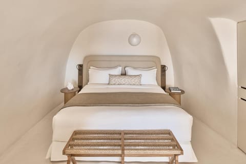 Mystique, a Luxury Collection Hotel, Santorini Hotel in Oia