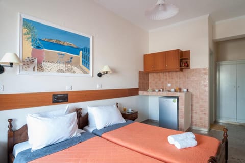 Holiday Beach Resort Santorini Hotel in Perissa