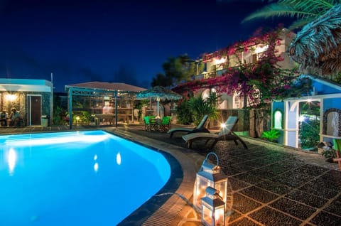 Holiday Beach Resort Santorini Hotel in Perissa