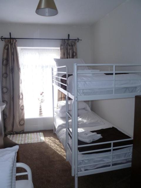 Belle Vue Hotel Bed and Breakfast in Treflys