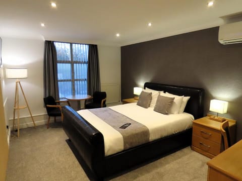 Weetwood Hall Estate Hotel in Leeds