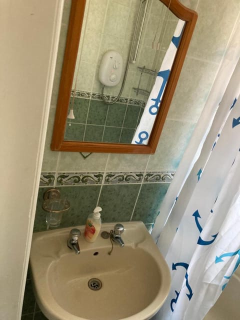 Harman Suites Self-Catering Apartments Free WIFI & Parking Apartment in Leeds