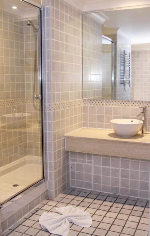 The Priest House On The River Hotel in South Derbyshire District