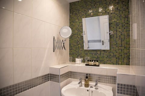 Carlton Court Bed and Breakfast in Torquay