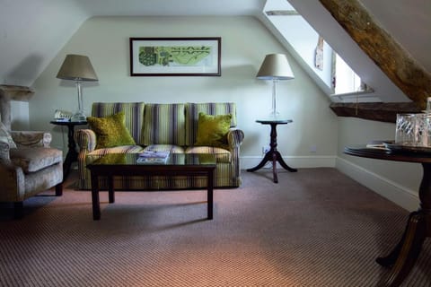 Macdonald Bear Hotel Hotel in West Oxfordshire District