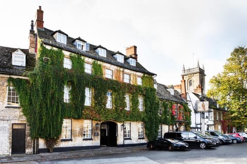 Macdonald Bear Hotel Hotel in West Oxfordshire District
