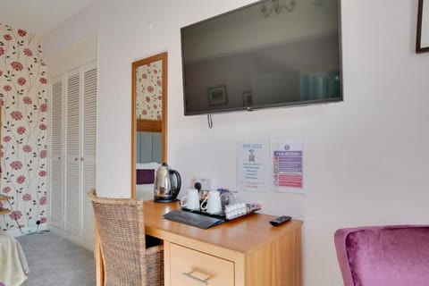 The County Hotel - Self Check-In, Ultra Fast WI-FI, Free Parking, Central Location Hotel in England