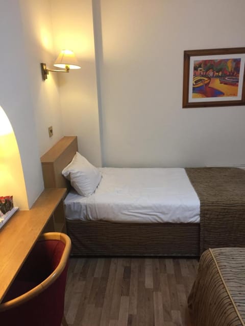 Crescent Hotel Hotel in Reading