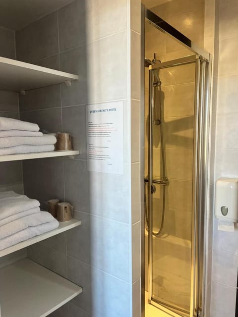 Queen Serenity Hotel Hotel in Brittany