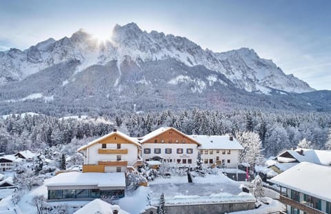 Romantik Alpenhotel Waxenstein Hotel in Grainau