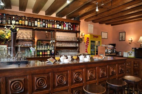 Logis Auberge À La Tête De Lard Hotel in Centre-Val de Loire