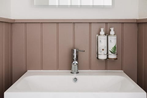 Crown & Horns Hotel in South Oxfordshire District