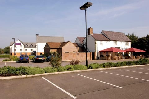 Premier Inn Gloucester - Barnwood Hotel in Gloucester