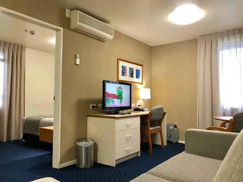 Ventura Inn & Suites Hamilton Hotel in Hamilton