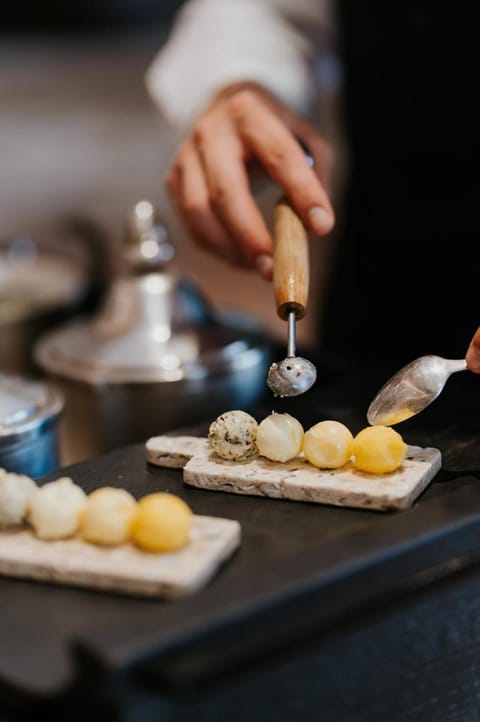 Hostellerie Pointe St-Mathieu,The Originals Collection Hotel in Plougonvelin