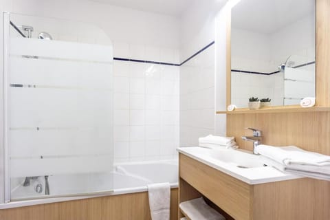 City Résidence Paris Saint-Maurice Apartment hotel in Paris