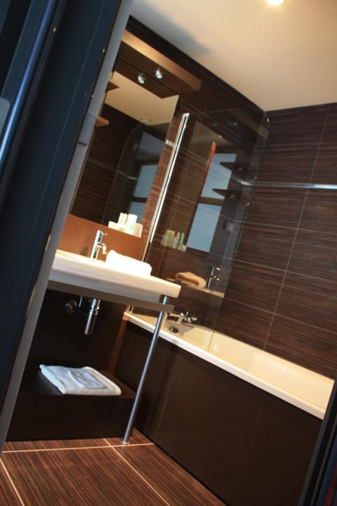 The Originals Boutique, La Maison Rouge, Lens Ouest (Qualys-Hotel) Hotel in Hauts-de-France