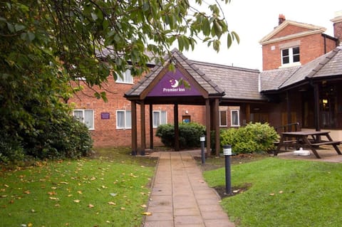 Premier Inn Wirral - Childer Thornton Hotel in Ellesmere Port
