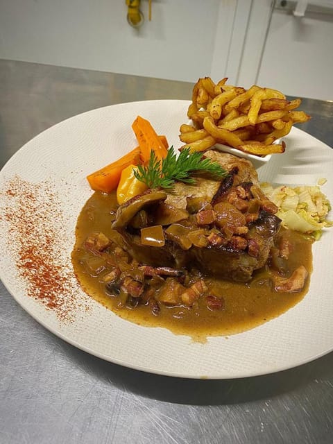 Logis Hôtel d'Angleterre Hotel in Centre-Val de Loire