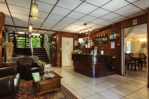 Aerotel Versailles Saint Cyr - L'étape du Silence Hotel in Versailles