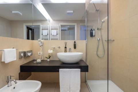 Hotel Meandro - Lake View Hotel in Gargnano