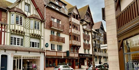 Le Trophée By M Hôtel Spa Hotel in Deauville