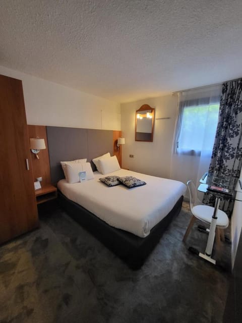 Kyriad Saint Quentin En Yvelines - Montigny Hotel in Montigny-le-Bretonneux