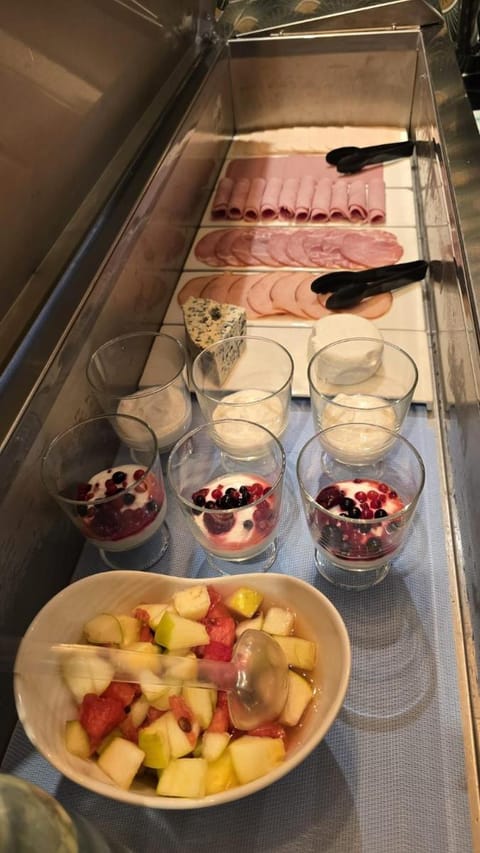 Kyriad Fontenay - Tresigny Hotel in Île-de-France