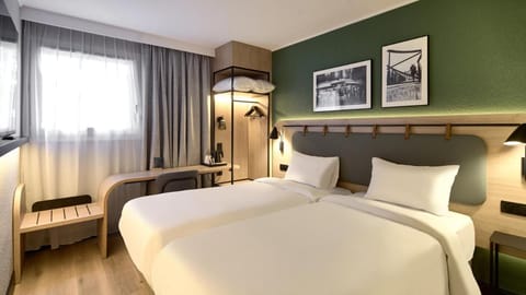 Campanile Paris Ouest - Nanterre - La Defense Hotel in Île-de-France