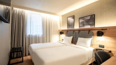 Campanile Paris Ouest - Pont De Suresnes Hotel in Suresnes