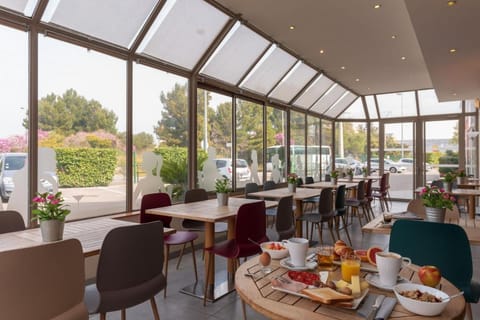 The Originals City Hôtel Marseille Aéroport Hotel in Marignane