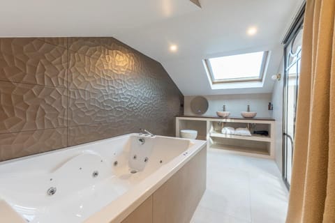 Atypik Hotel Hotel in Clichy