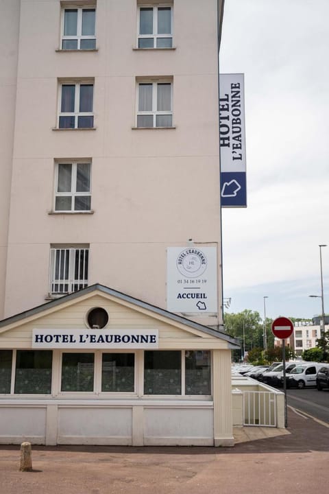 HOTEL l'EAUBONNE Hotel in Île-de-France