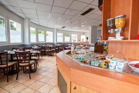 HOTEL l'EAUBONNE Hotel in Île-de-France