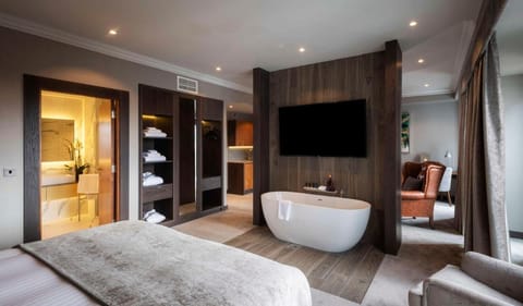 DoubleTree by Hilton Belfast City Ten Square Hotel in Belfast