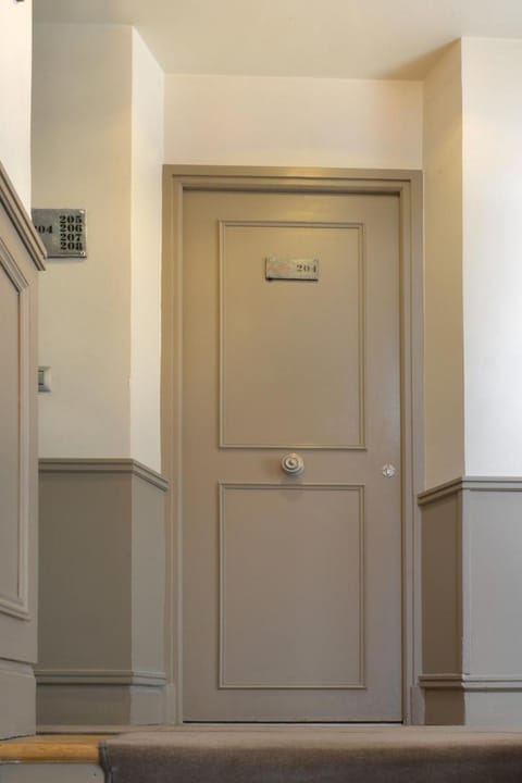 Hotel Douglas Hotel in Puteaux