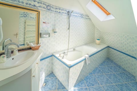 Hotel La Diligence Hotel in Honfleur