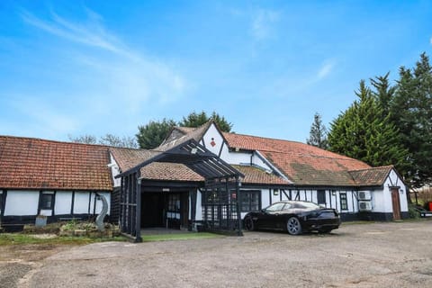 Tudor Oaks Lodge Stevenage North Hotel in South Cambridgeshire District