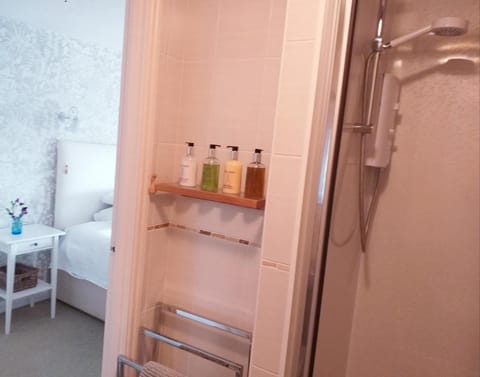 The White House Guest House Bed and Breakfast in England