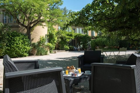 Logis Hôtel Castel Mouisson Hotel in Avignon